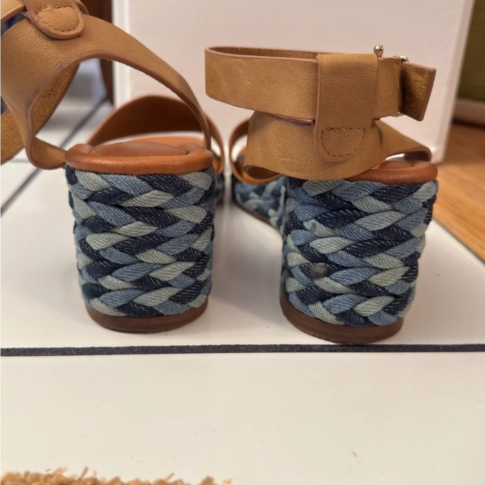Elegant Tan Wedge‎ Sandals with Blue woven Accents Sz 11